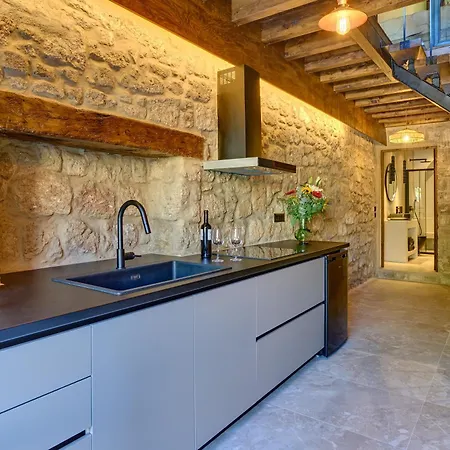 The Frensis Collection Apartment *